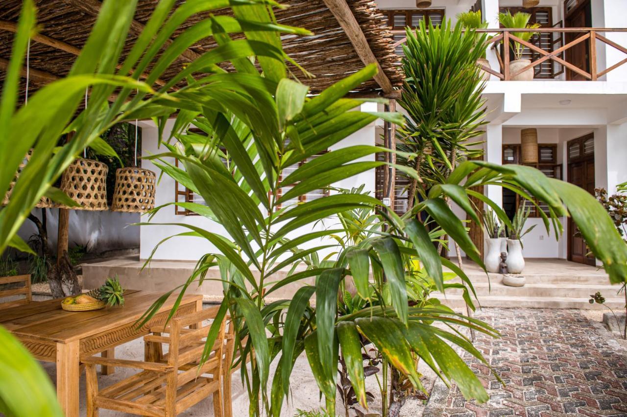 Kima Serviced Beach House & Suites Bwejuu Exteriör bild
