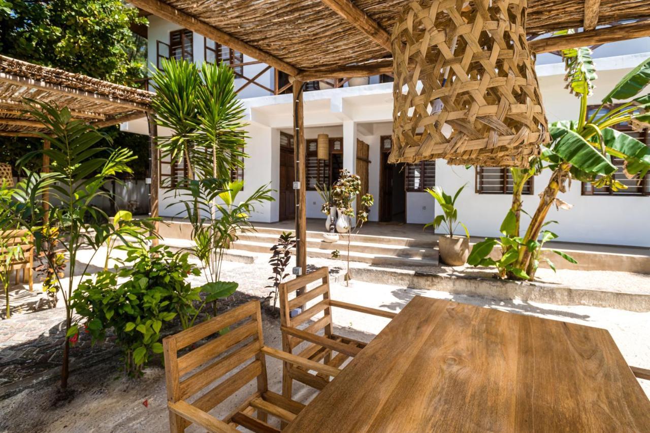 Kima Serviced Beach House & Suites Bwejuu Exteriör bild