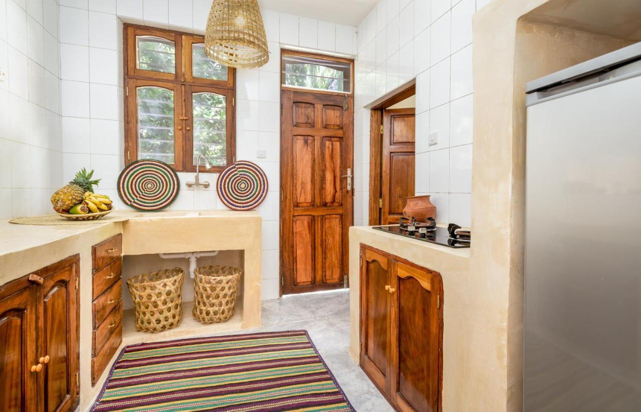 Kima Serviced Beach House & Suites Bwejuu Exteriör bild