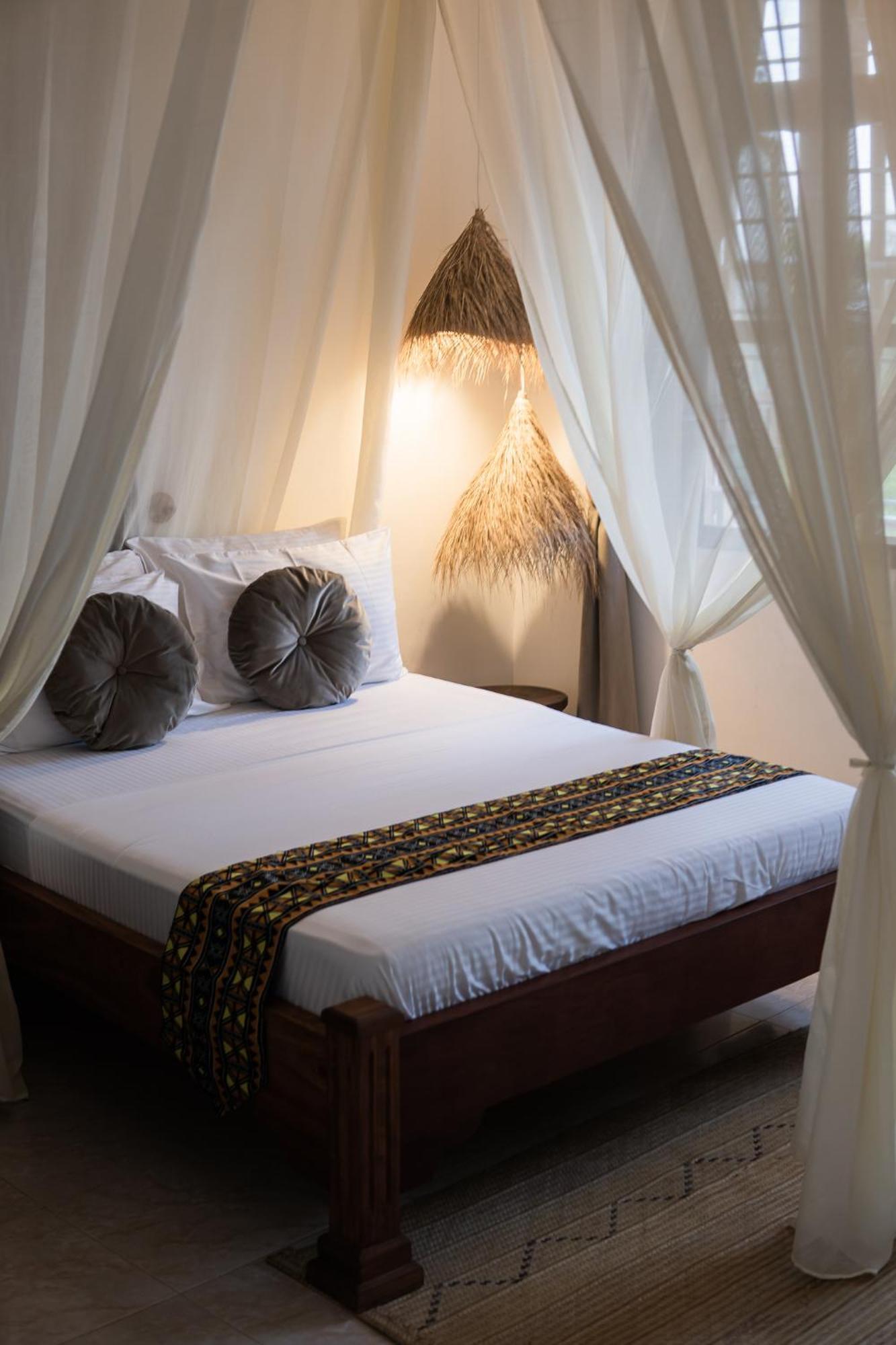 Kima Serviced Beach House & Suites Bwejuu Exteriör bild